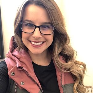 Meet your Posher, Anyssa